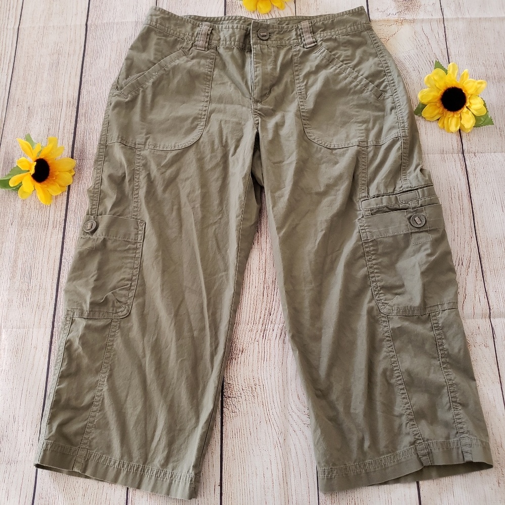 Columbia Cargo Pants Women Capri
Size 2